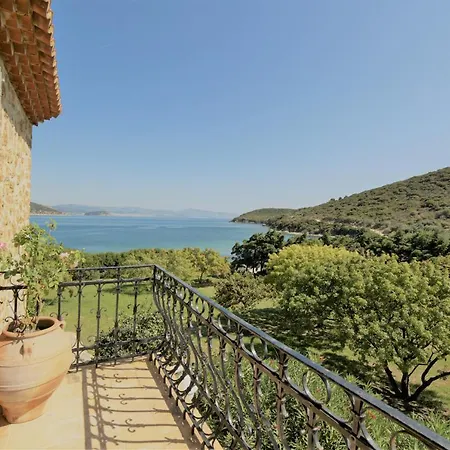 Villa The Seacret Beachfront *