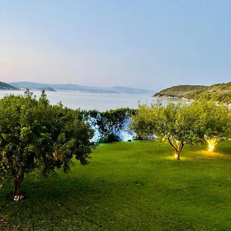 Villa The Seacret Beachfront *